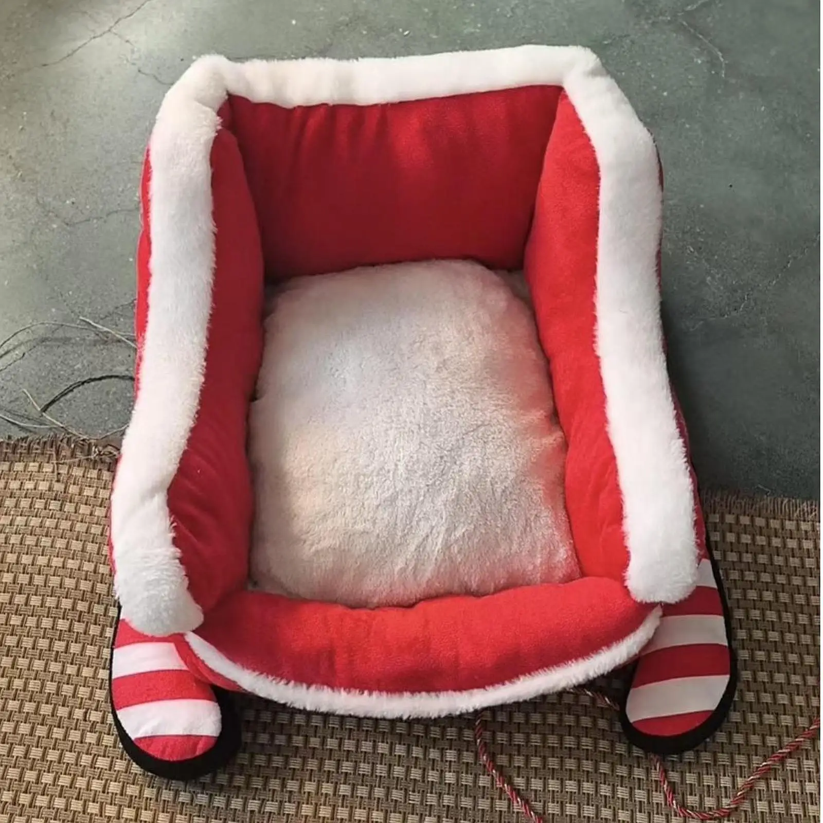 Cama navideña para perros con trineo, sofá cálido lavable con parte inferior antideslizante para mascotas, nido navideño para perros y gatos para invierno, cálido, interior y exterior - imagen 4