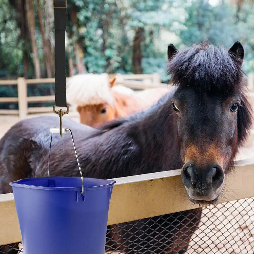 Cinturón de cubo de nailon ajustable para animales de granja, Cubo de red de heno, alimentador para exteriores, cubo resistente con cinturón colgante - imagen 3