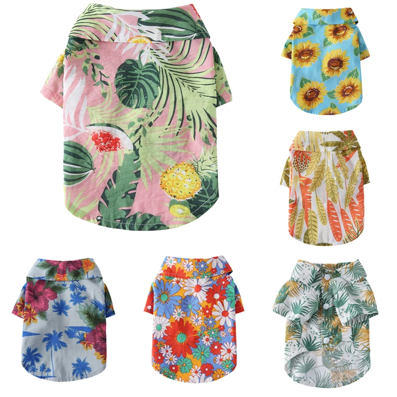 Perro pequeño usando camisa hawaiana de verano panDaDa