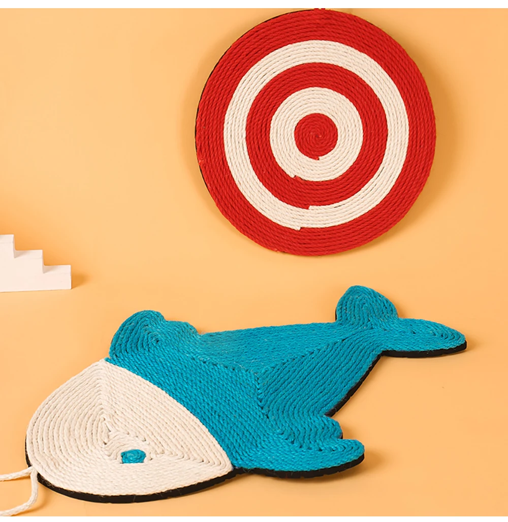 Rascador de sisal utilizado en una esquina de pared