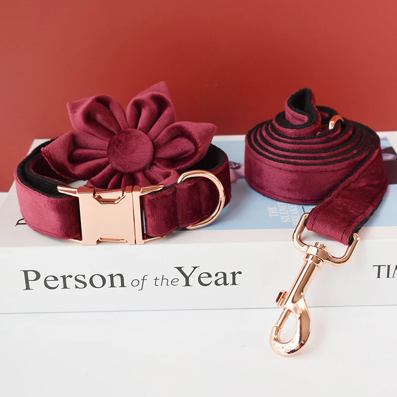 Hebilla de Metal grabada gratis, collares de flores al por menor para perros, hechos a mano, accesorios para perros, franela de vino de tela 08