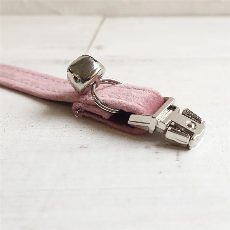 Collar de gato personalizado con campana, Collar de lujo para mascotas de diseñador para gatos, perros pequeños, Collar de gatito de terciopelo grueso con hebilla de Metal - imagen 4