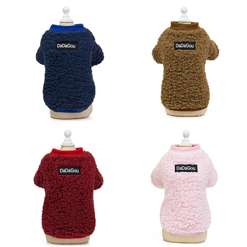 Perro pequeño con sudadera de invierno XLeiPet con capucha