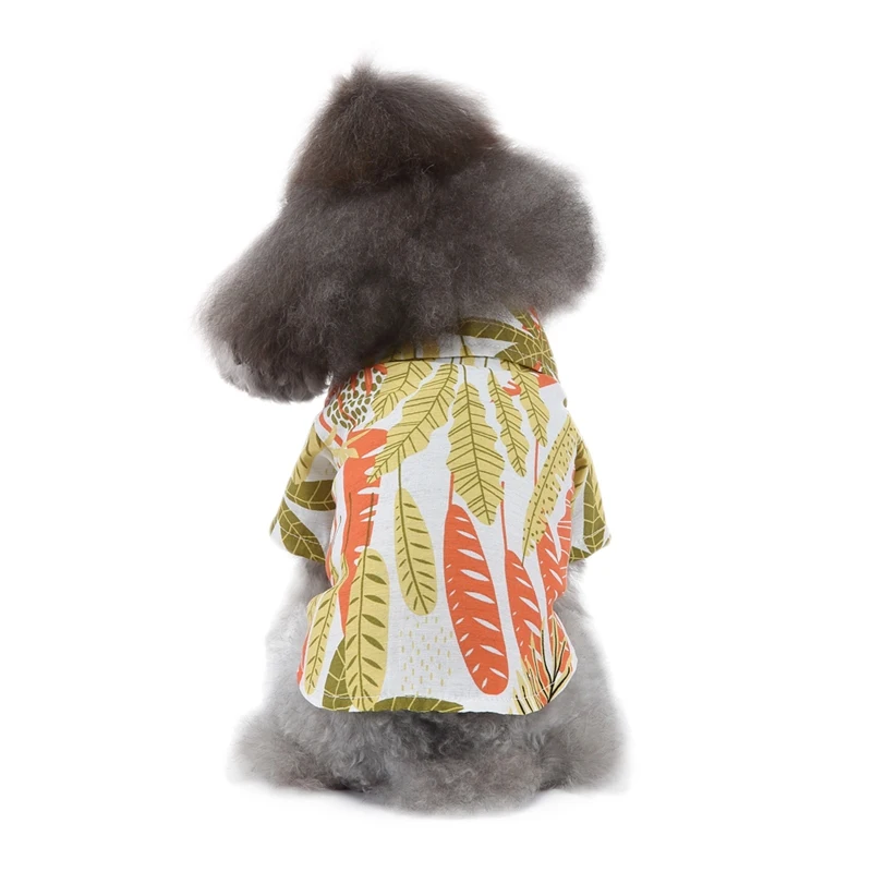 Camisa hawaiana para perros mostrada junto a gafas de sol