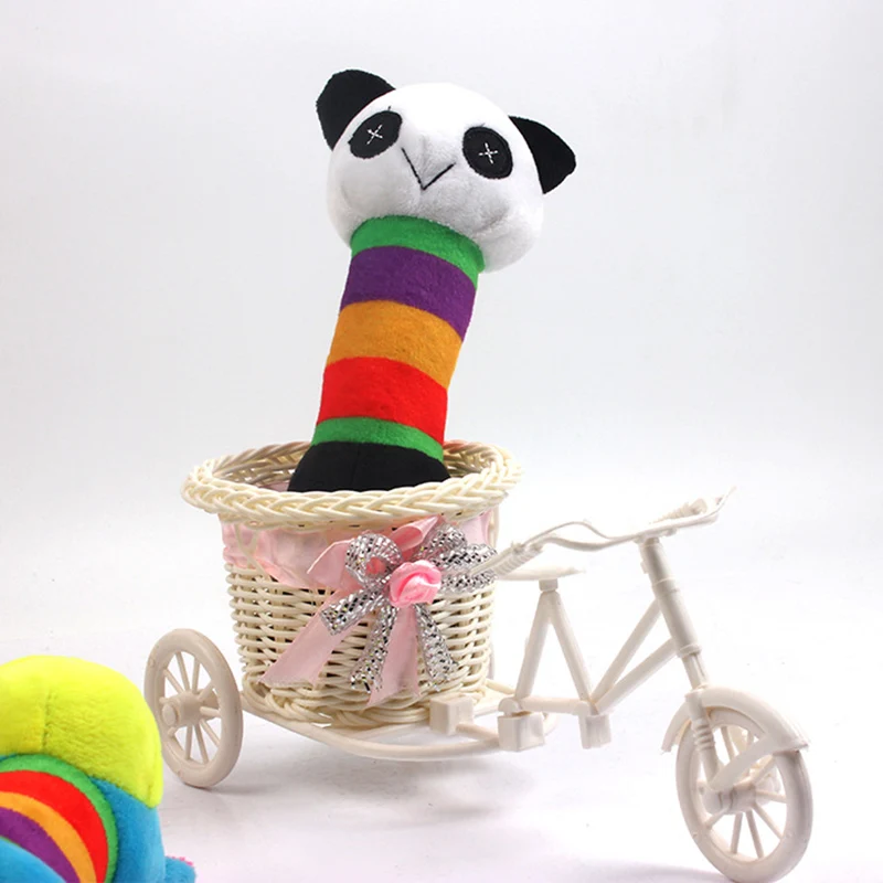 Cerdito chill�f3n junto a otros accesorios para perros