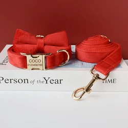 Collar de terciopelo rojo para perro con hebilla dorada