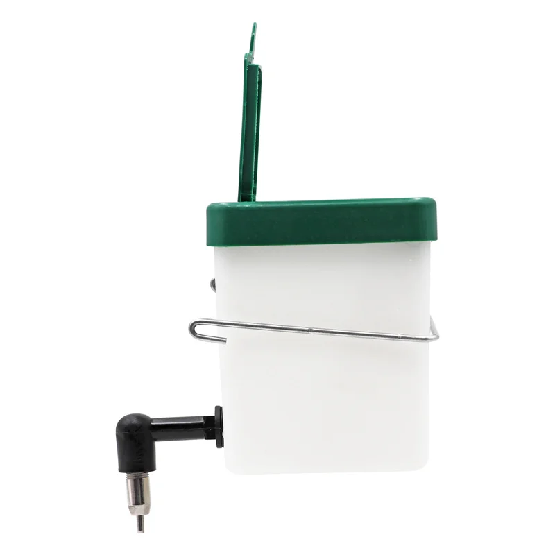 Botella en uso con diferentes mascotas