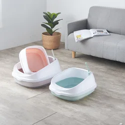 Caja de arena semicerrada con valla alta para gatos y perros