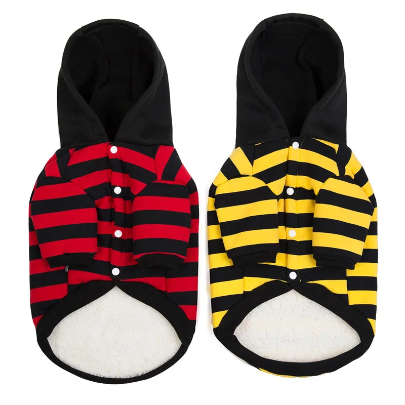 Vista posterior de la sudadera a rayas para perro con capucha