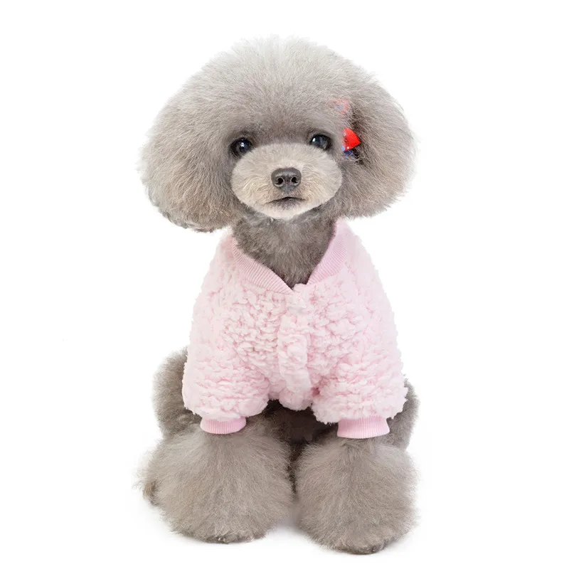 Sudadera de invierno para perro mostrada en distintas posiciones