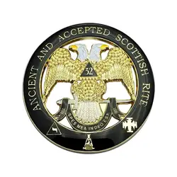 Emblema masónico dorado – Insignia moto 3″ – Rito escocés 32 grados