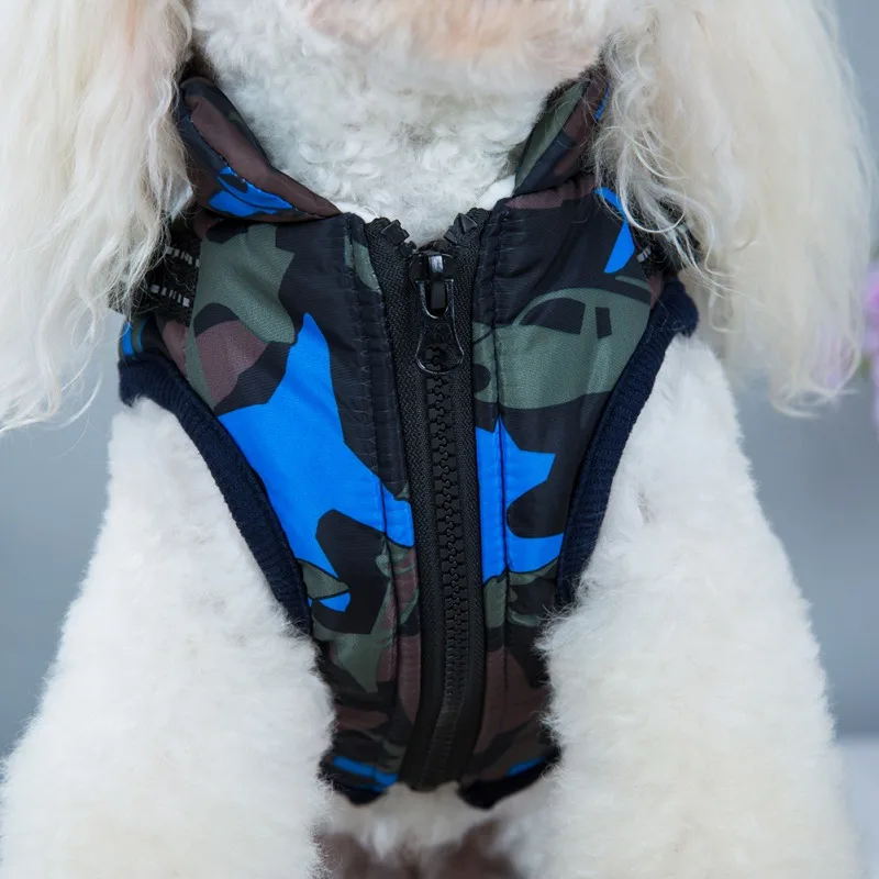 Detalle del tejido impermeable y acolchado de la chaqueta