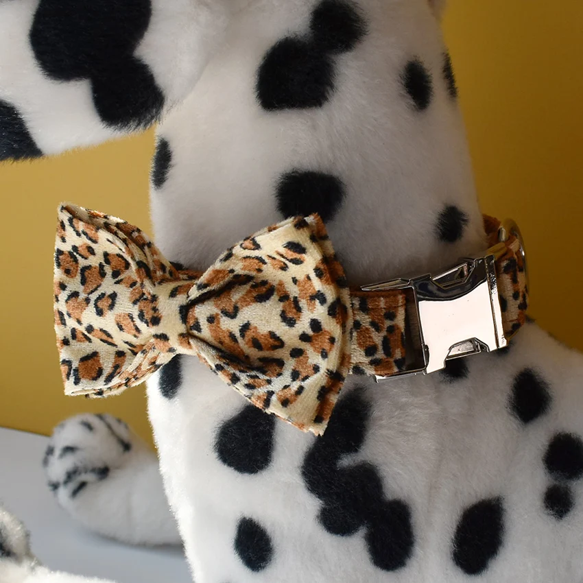Collar con pajarita con estampado de leopardo para perros pequeños, medianos y grandes, personalizado, placa con grabado, suministros para mascotas, 01 - imagen 2