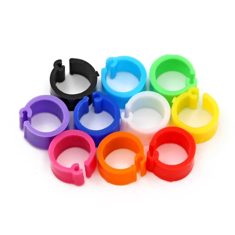 Anillos de plástico en varios colores