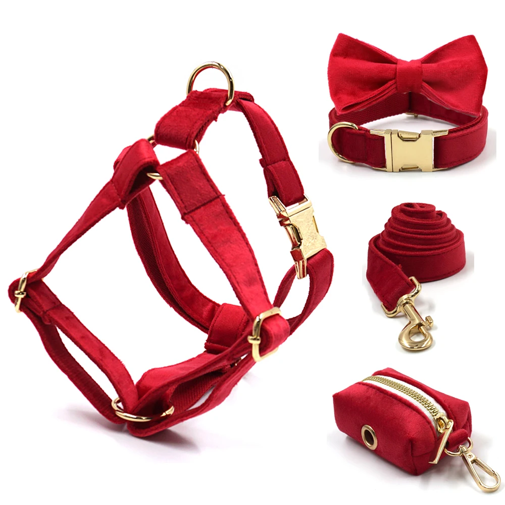 Arnés de perro de terciopelo rojo personalizado, 5 unidades/juego, arnés para mascotas, Collar con pajarita, correa, bolsa para caca, juego de tracción funcional para perros, Collar personalizado