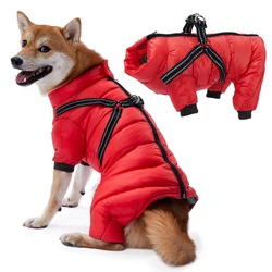Abrigo impermeable con arnés para perros medianos y pequeños