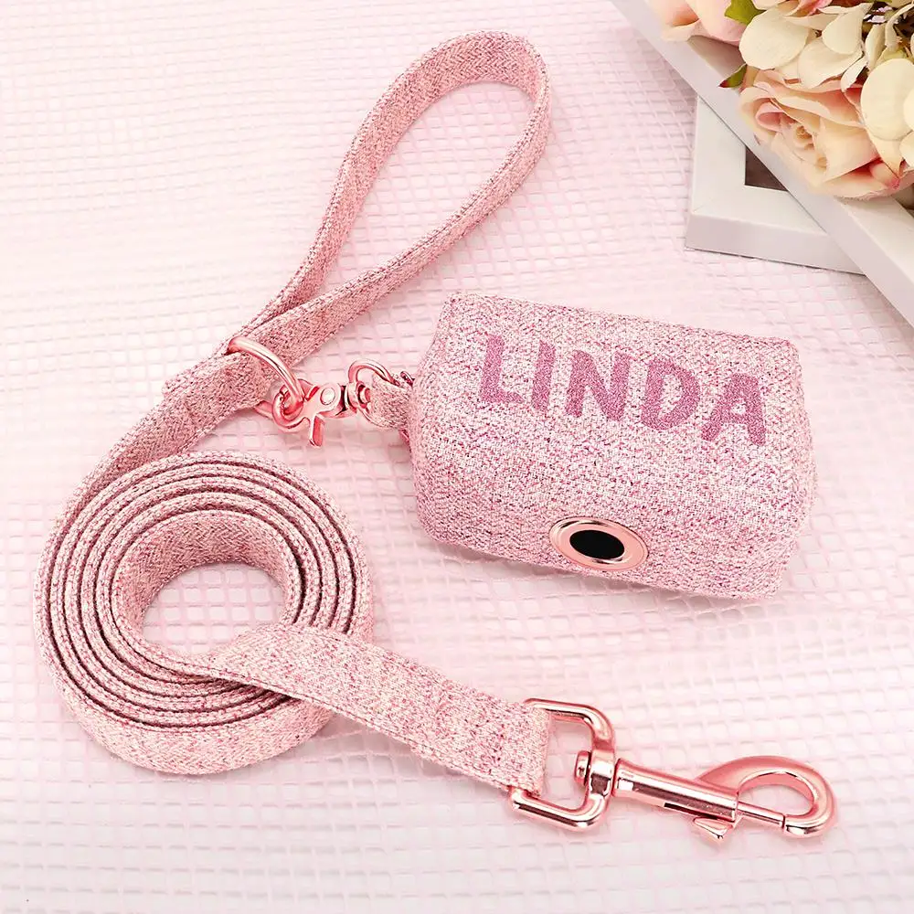 Dispensador de bolsas de residuos de mascotas personalizado, juego de correa portátil para perro, soporte para bolsas de caca de gato personalizado con plomo para caminar, nombre grabado - imagen 2