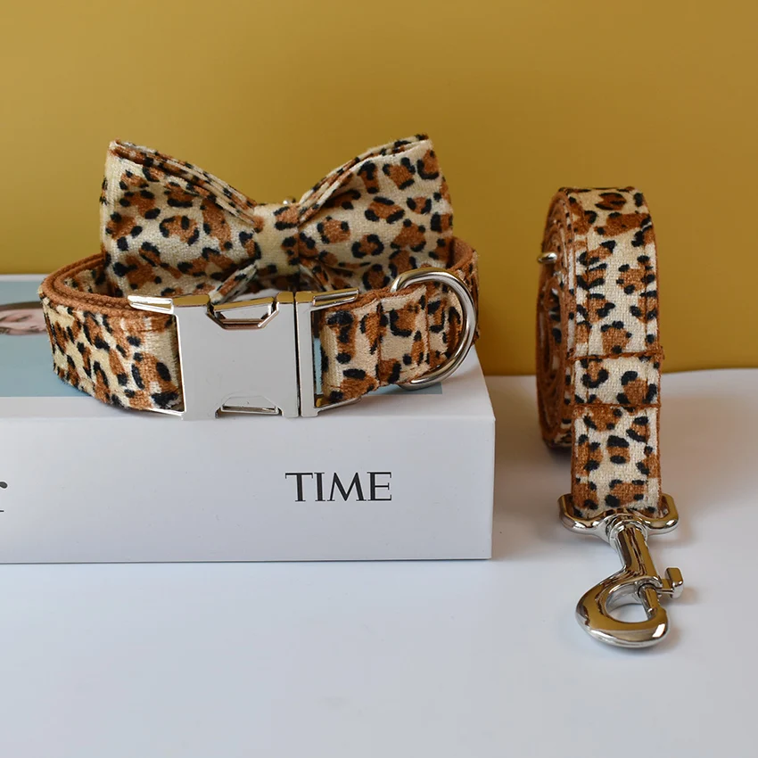 Collar con pajarita con estampado de leopardo para perros pequeños, medianos y grandes, personalizado, placa con grabado, suministros para mascotas, 01 - imagen 4