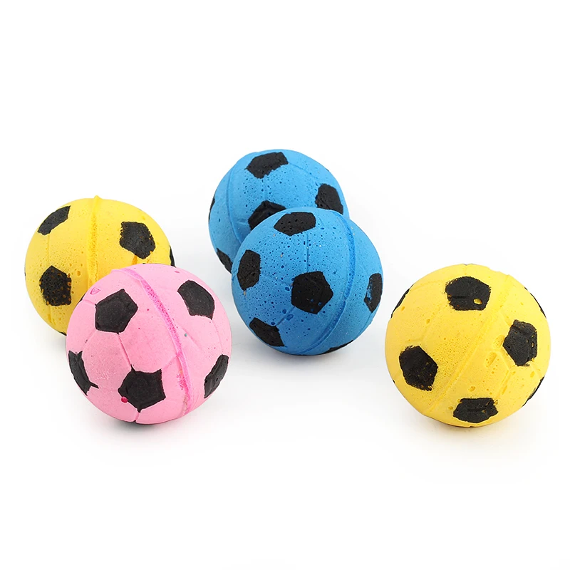 Bola de juguete para gatos – colorida, espuma, estilo fútbol - imagen 2