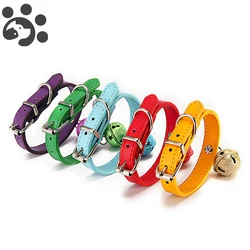 Collar de cuero con cascabel para gatos – Forro suave MicroPlush