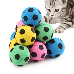 Bola de juguete para gatos – colorida, espuma, estilo fútbol