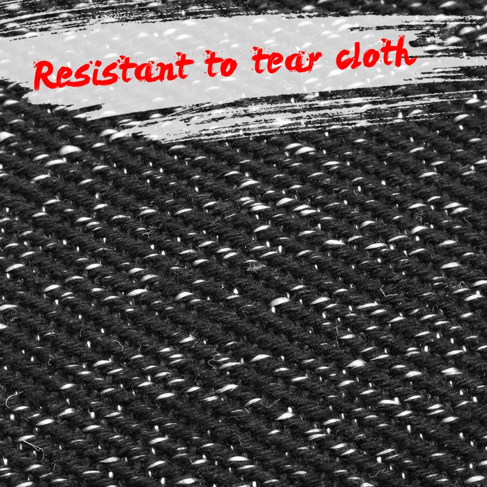 Perro de trabajo practicando defensa con la manga