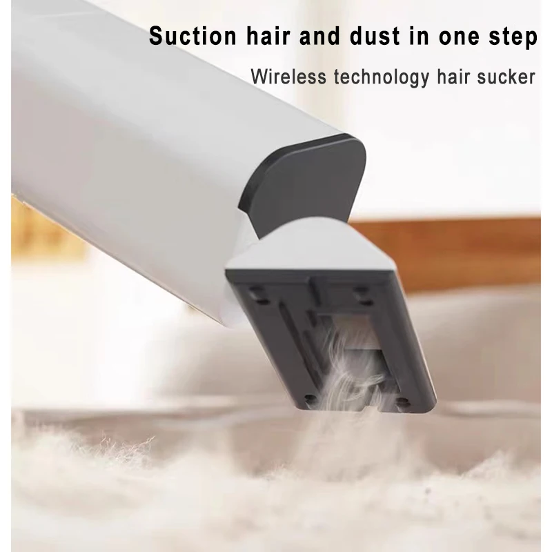 Aspiradora inalámbrica para mascotas utilizada sobre un sofá con pelusas