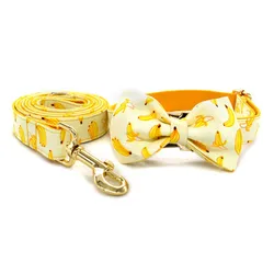 Conjunto collar y correa para perro – Color plátano con pajarita dorada