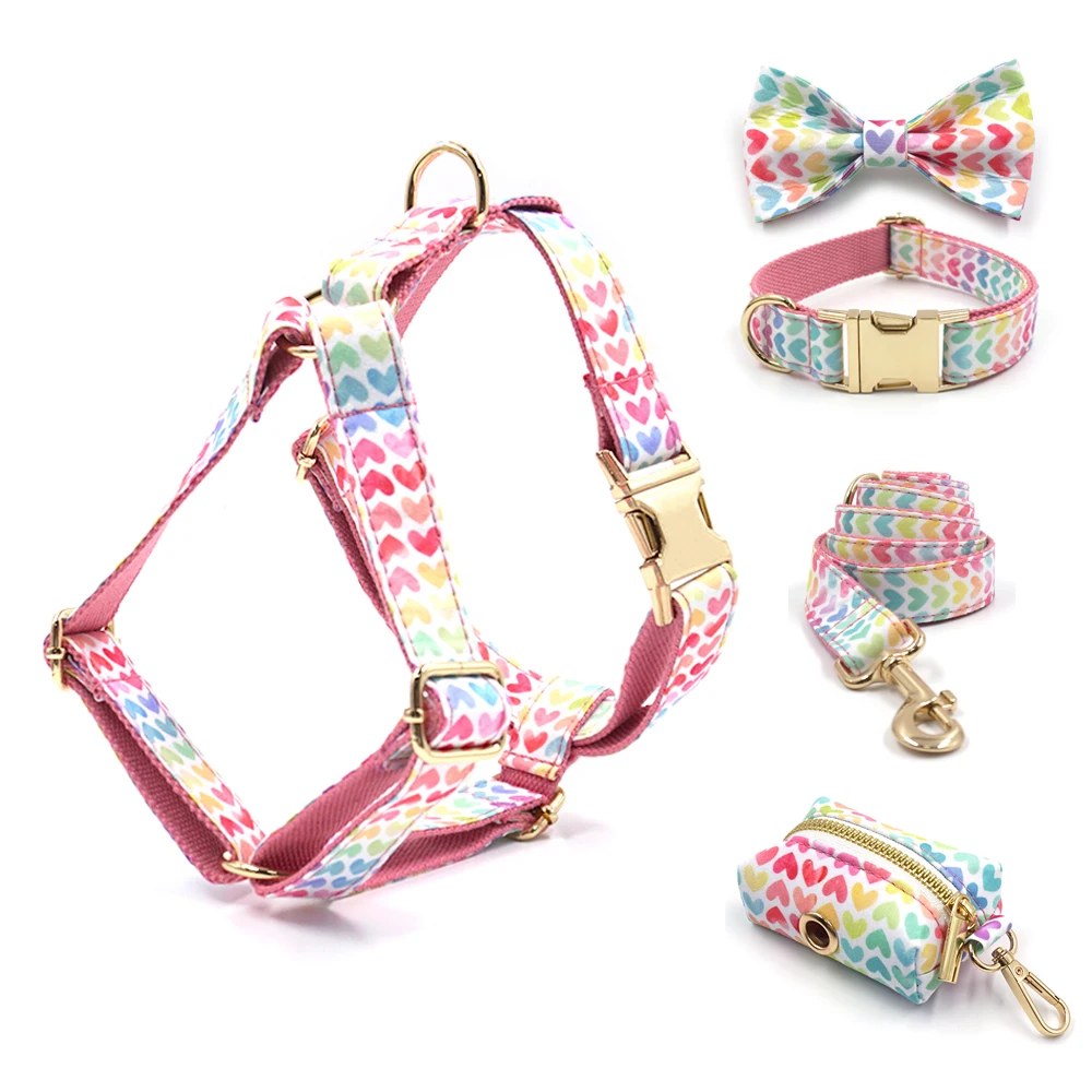 Arnés personalizado para perros pequeños, Collar para perro con estampado de corazones rosas con nombre grabado, 5 unidades/juego, Collar para cachorros, correa y bolsa para caca