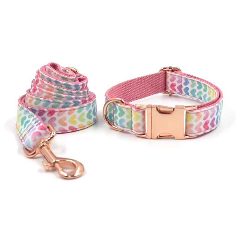 Collar personalizado para perros, Collar de perro rosa femenino con pajarita, bonitos corazones coloridos, hebilla de oro rosa, Collar y correa para mascotas - imagen 2