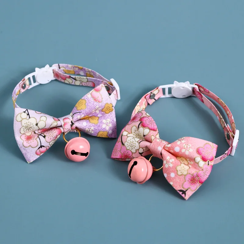 Collar ajustable de flores de cerezo para gatos, lazo con campana, cierre de separación seguro, pajarita para cachorros, accesorios para mascotas - imagen 2