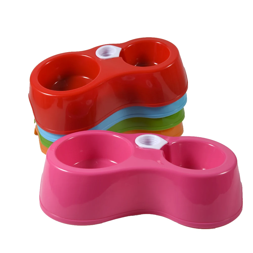 Detalle del dispensador de agua automático del tazón