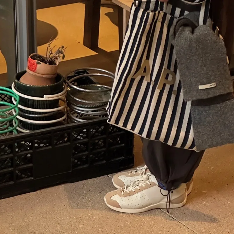 Zapatillas de deporte Zapatos deportivos casuales para mujer Zapatos transpirables de cuero ligero Zapatos de tenis blancos planos para mujer - imagen 4