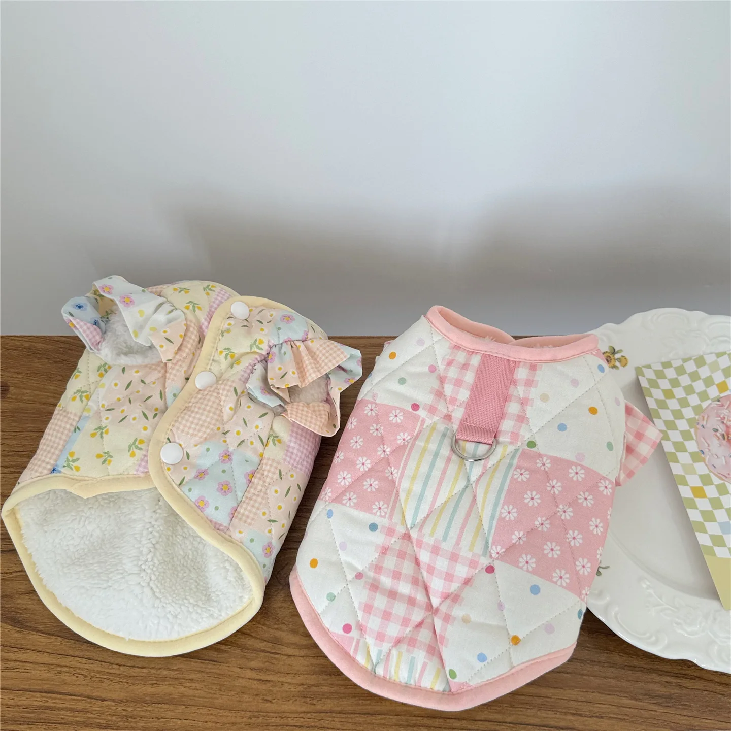 Abrigo a cuadros Floral rosa para mascotas, chaleco cálido grueso, abrigo de peluche para perros pequeños, ropa para perros pequeños, ropa para cachorros, otoño e invierno - imagen 2