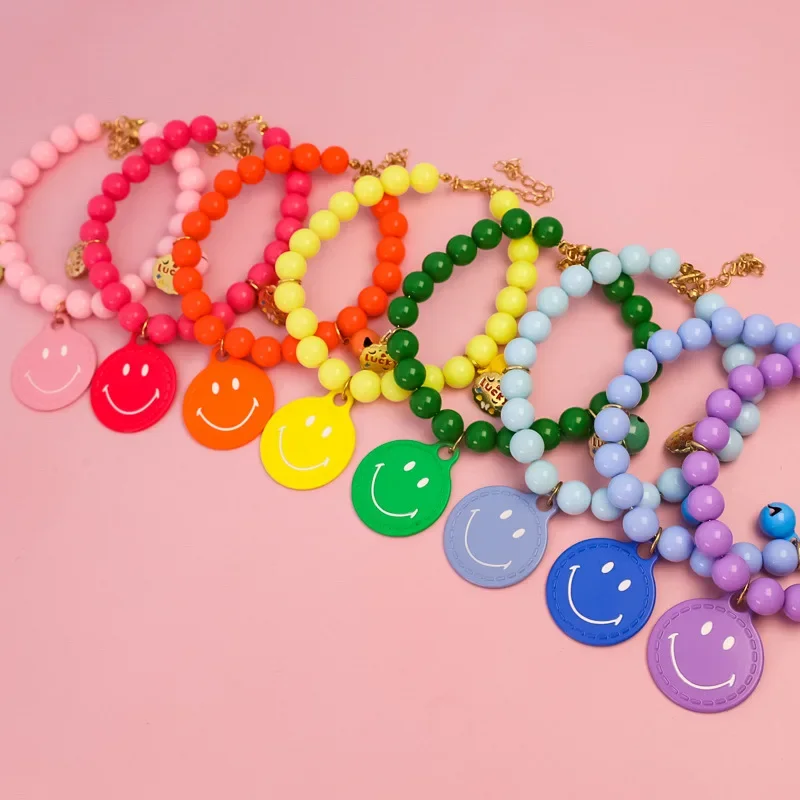 Gran oferta, Collar de perro con campana de color de la suerte, Collar de gato de perlas elástico hecho a mano con colgante de cara sonriente, accesorios para mascotas - imagen 3