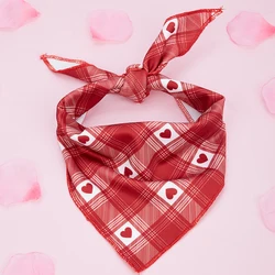 Bandana babero San Valentín con corazones para perros y gatos