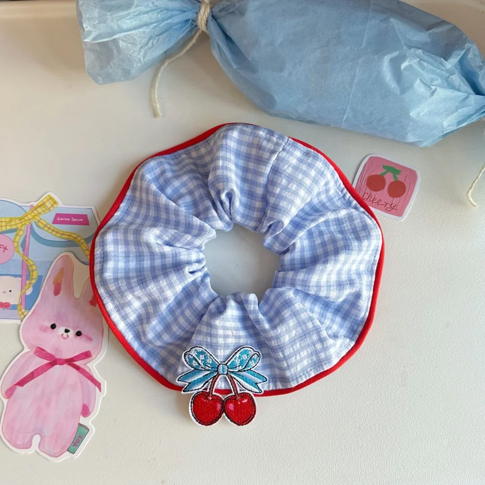 Bonita bufanda de cereza, babero para gatos, perros, algodón suave, toalla de Saliva a cuadros azules, Collar dulce para muñecos de trapo en verano, producto para mascotas de primavera