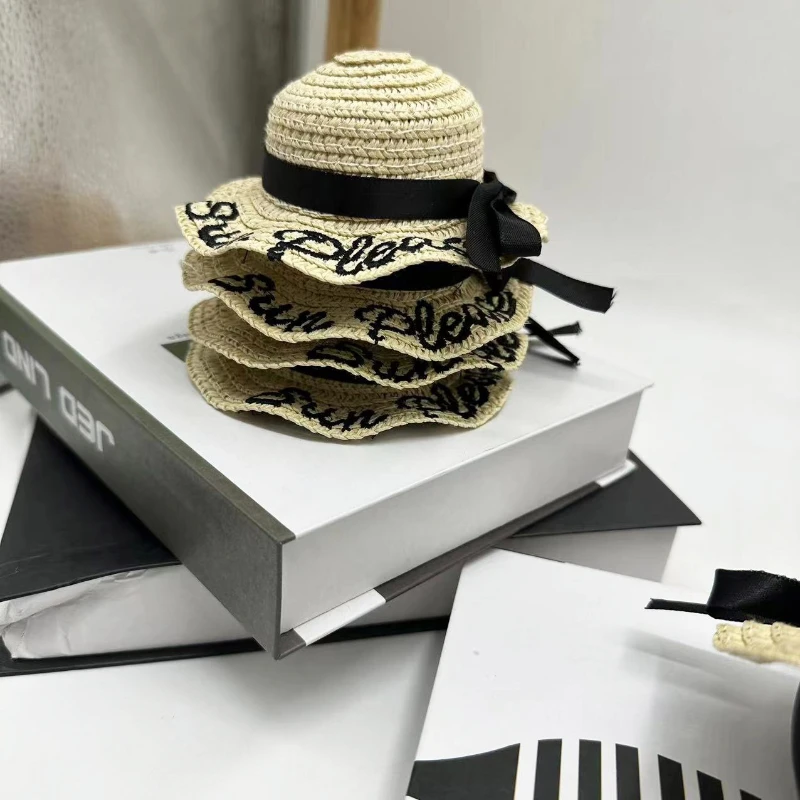 Sombreros de verano para mascotas, gorros artísticos de paja con protección solar, productos de sombrero de viaje con lazo, accesorios de decoración en miniatura creativos, gorros para perros y gatos