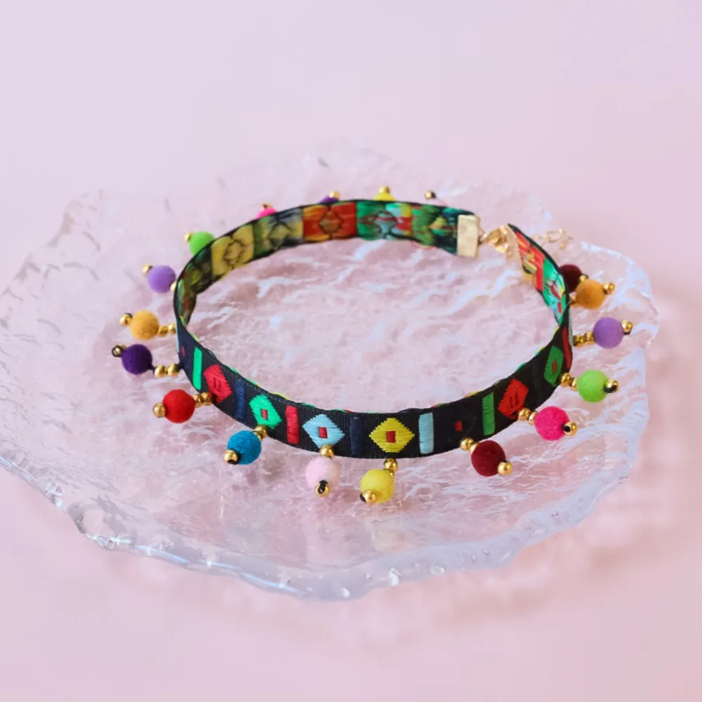 Collar bohemio encaje con pompones para gatos y perros pequeños - imagen 4