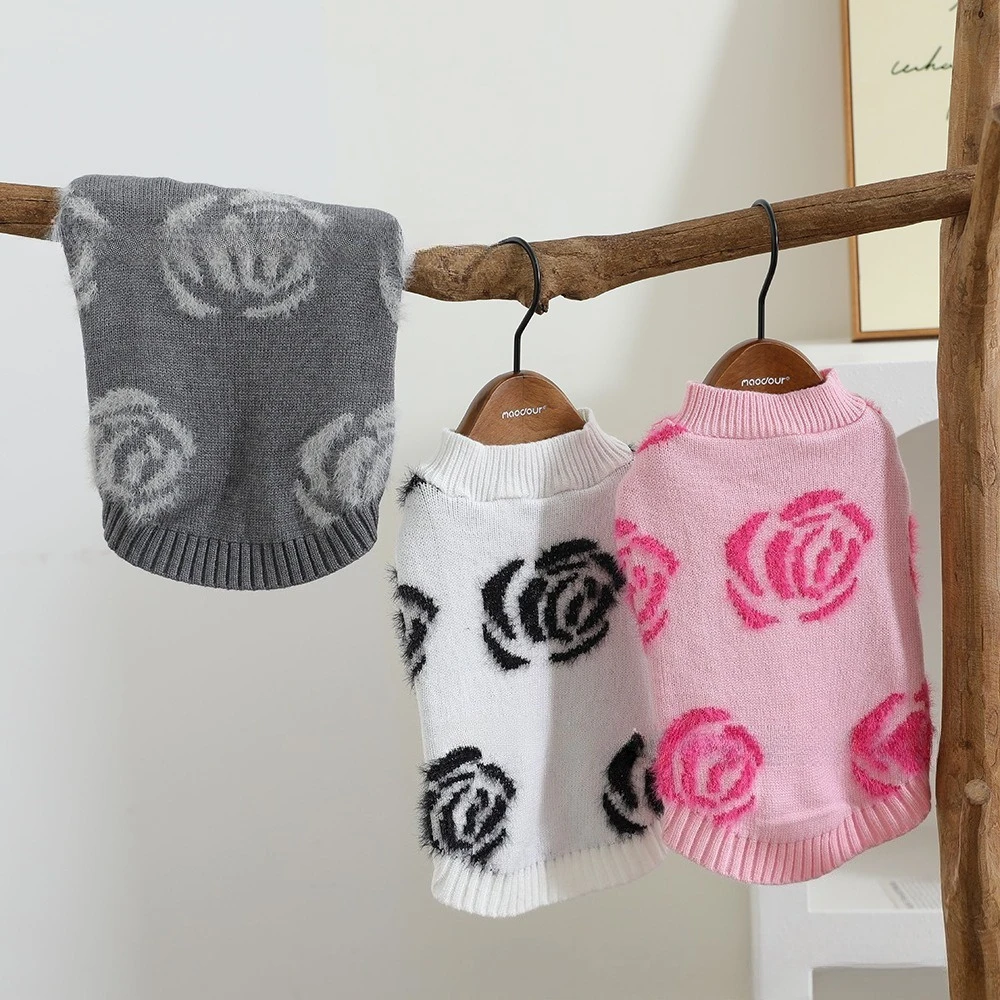 Suéter de punto con rosas para mascotas, suéter cálido de peluche, chaleco con rosas de peluche, ropa para cachorros, ropa para perros pequeños, Otoño/Invierno