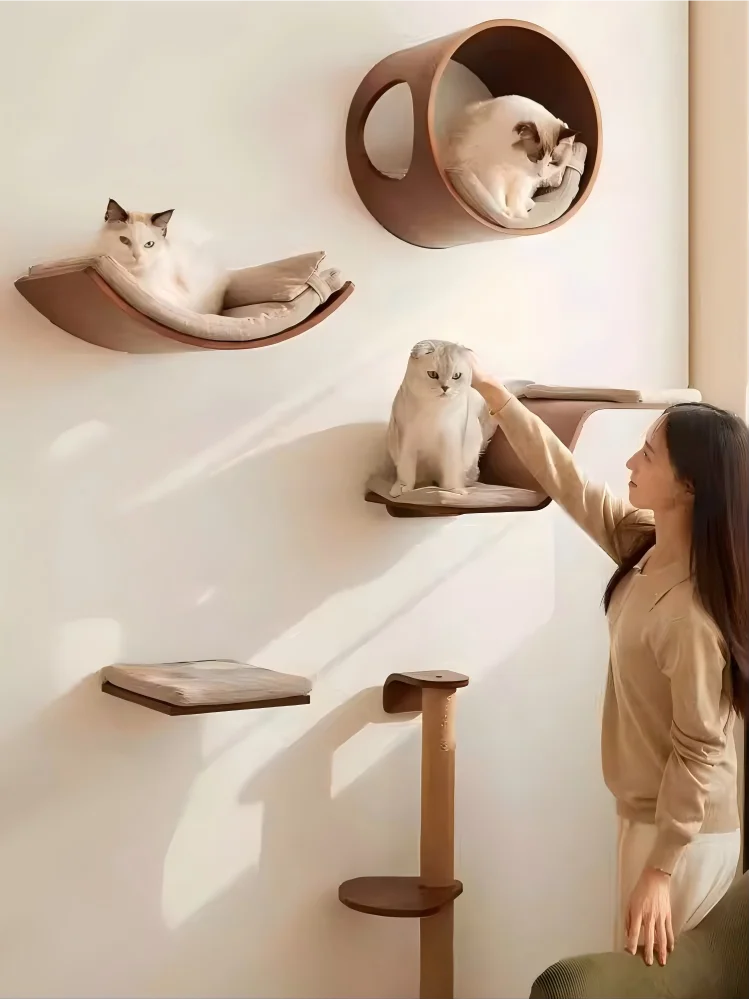 Árbol para gatos con rascador y juguetes - entretenimiento felino - imagen 2