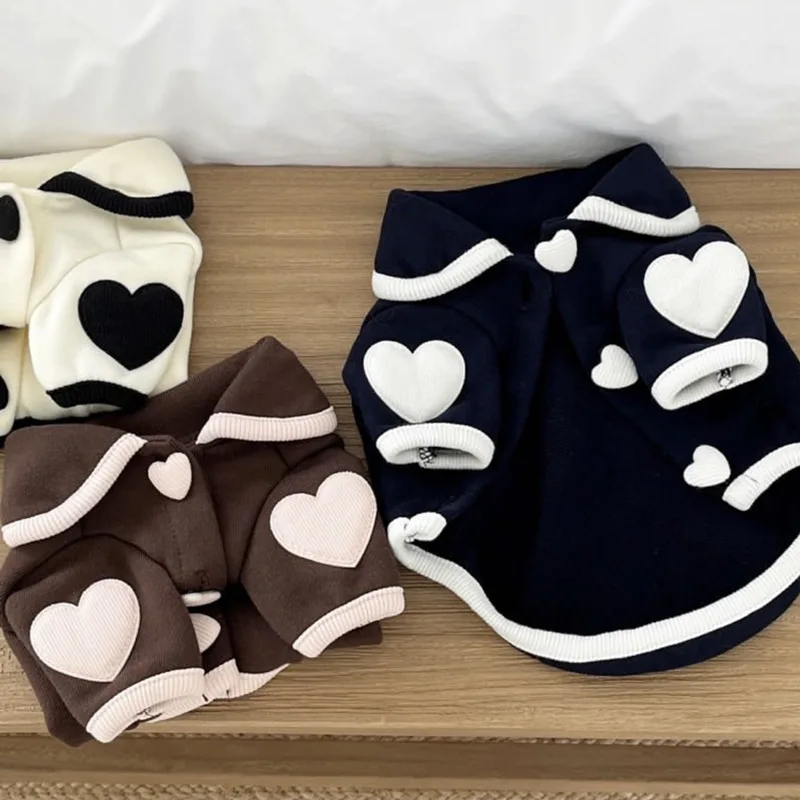 Pijamas para mascotas, camisa de fondo de peluche, chaleco cálido de Bichon, ropa de invierno con estampado de corazón para perros, ropa de dos patas con botón a presión para cachorros