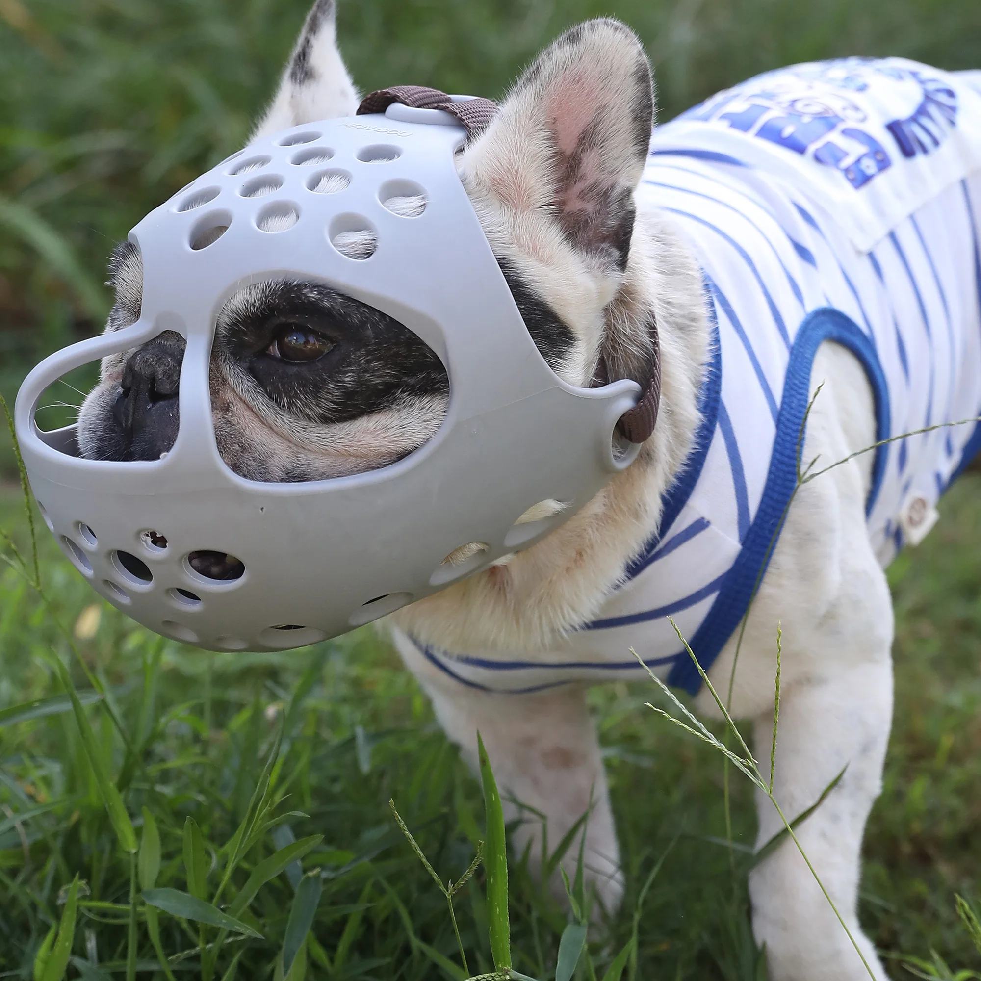 Bozal de Bulldog de goma suave para Bulldog Francés Pug, Bozal de perro cómodo y transpirable antimordeduras para perros de cara plana con muso corto - imagen 3