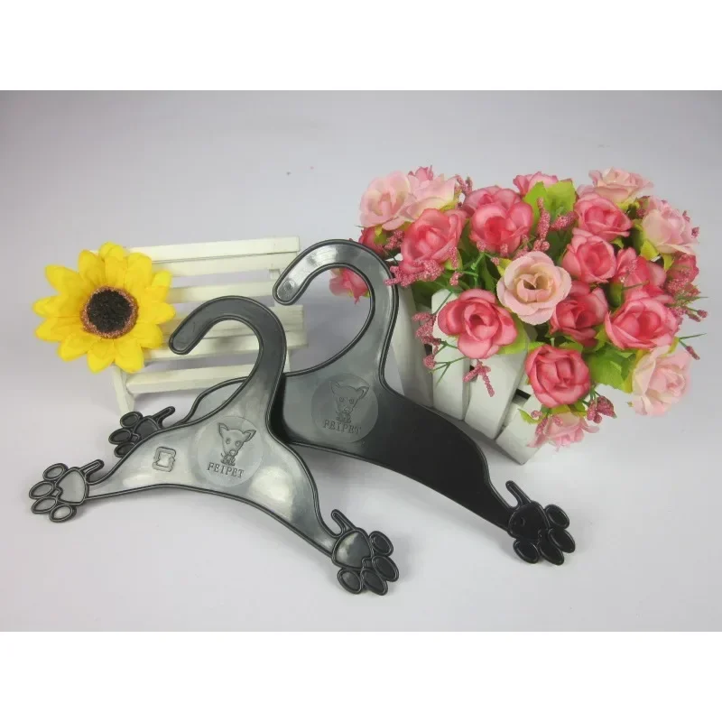 Perchero antideslizante para ropa de mascotas, Perchero de plástico resistente y funcional para perros y gatos - imagen 5