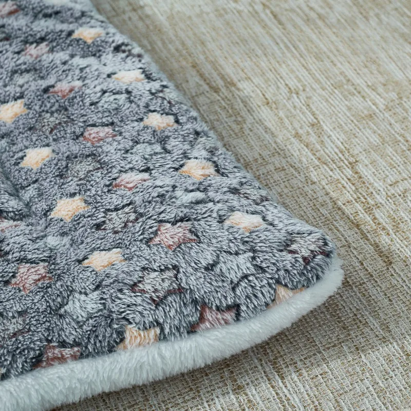 Estera Reversible de franela de invierno para mascotas, camas cálidas de lana para perros, almohadilla portátil de viaje con estampado bonito de gato, manta suave, suministros para cachorros y gatitos - imagen 4