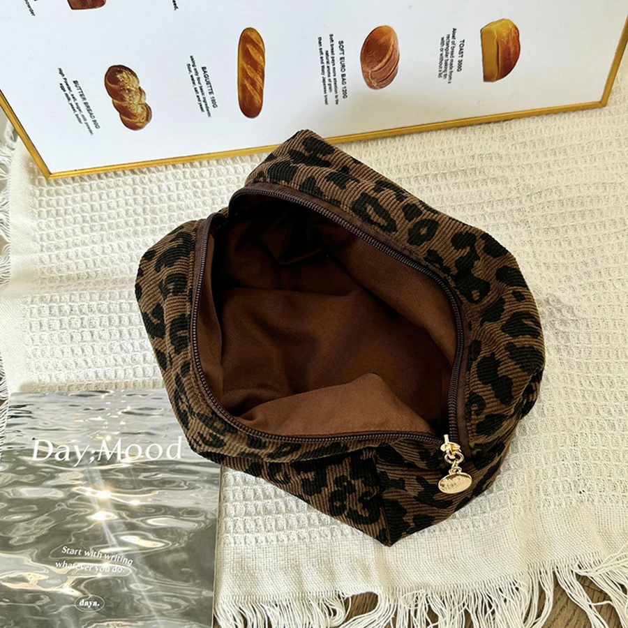 Bolsa de maquillaje única con estampado de leopardo • Organizador de cosméticos de gran capacidad • Bolsa de almacenamiento de lápiz labial - imagen 3