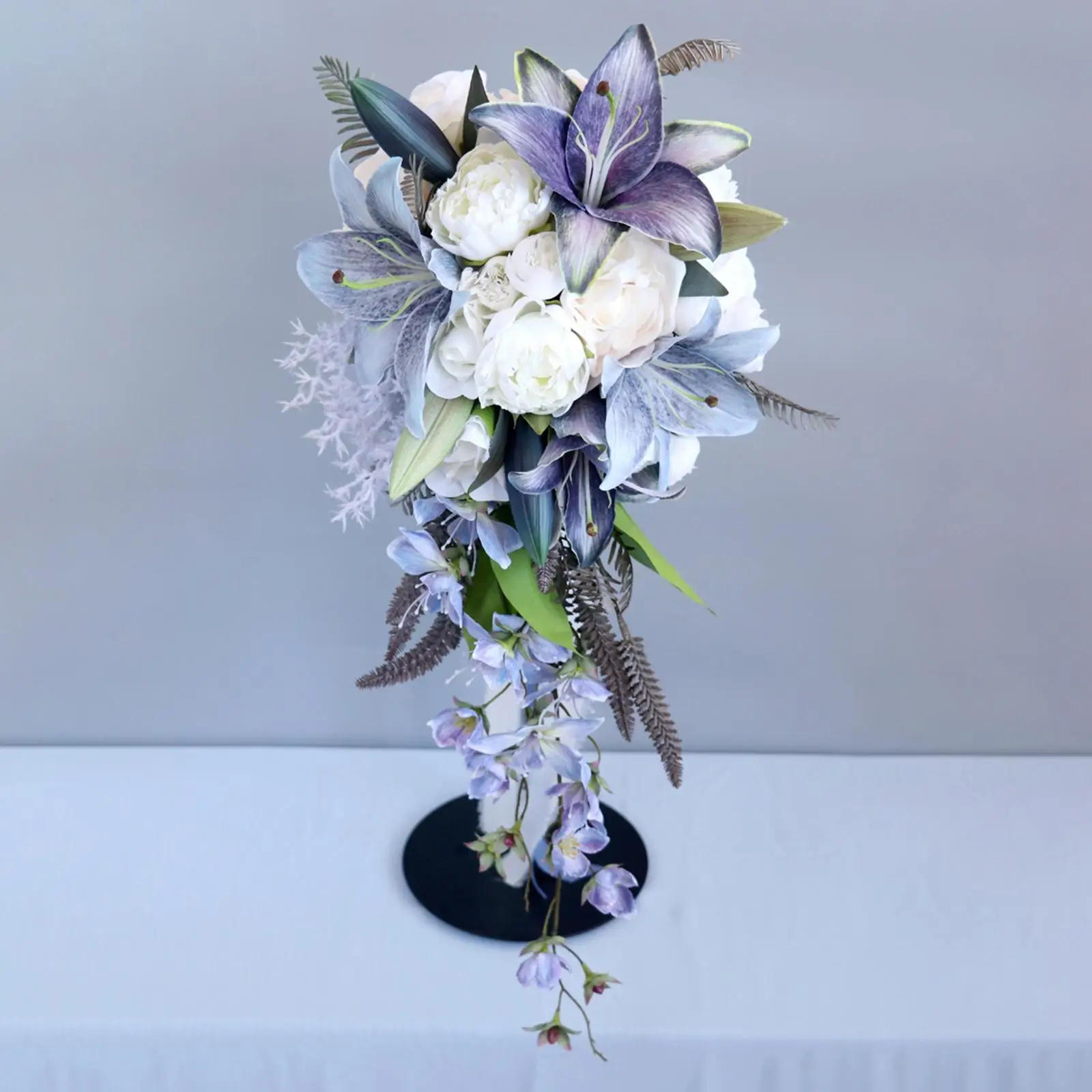 Wedding Bouquet Artificial Toss Bouquet Teardrop Elegant Romantic Bridesmaid Bouquet Cascading Bridal Bouquet for Anniversary Wedding Bouquet Artificial Toss Bouquet Teardrop Elegant Romantic Bridesmaid Bouquet Cascading Bridal Bouquet for Anniversary