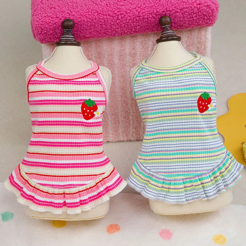 Vestido veraniego a rayas con capucha para perros pequeños
