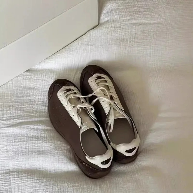 Zapatillas de deporte Zapatos deportivos casuales para mujer Zapatos transpirables de cuero ligero Zapatos de tenis blancos planos para mujer