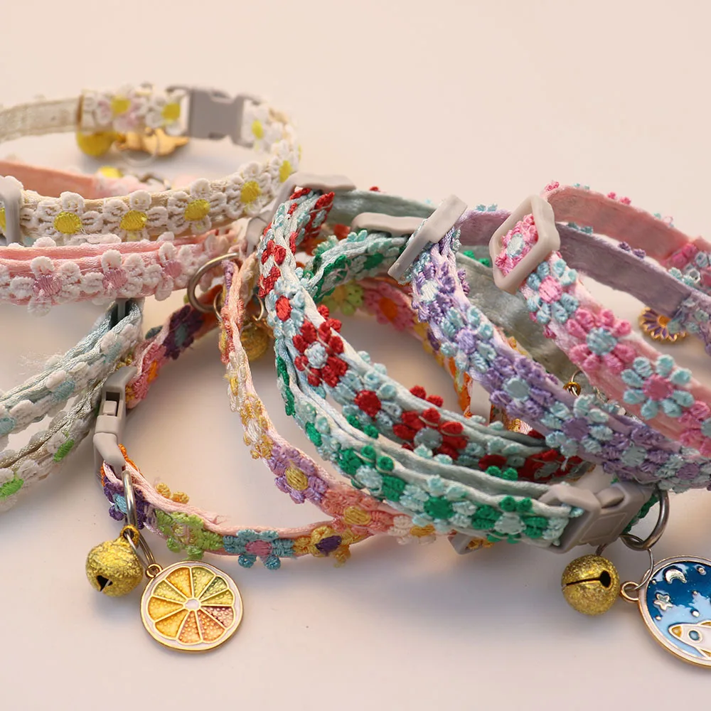 Collar de flores para Gato con campana, Collar ajustable para cachorros, gatitos y gatos, Collar de seguridad, collares coloridos, accesorios para mascotas